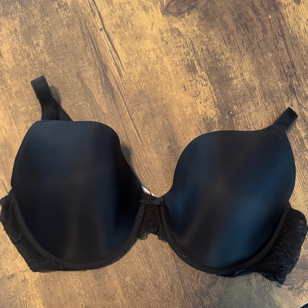 Victoria's Secret Black Smooth Bra 40c Lace
